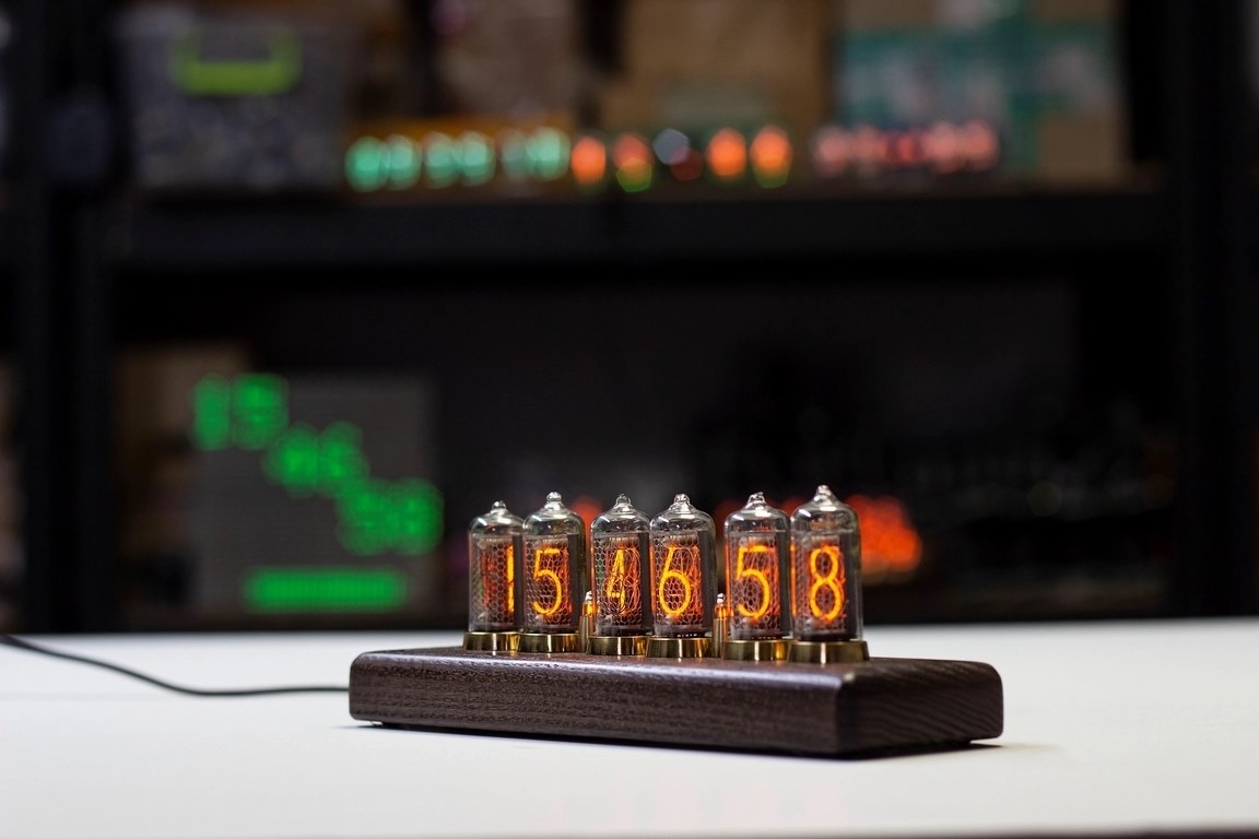 Nixie clock IN8-2 Tube, wood base